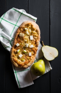 Oval pizza with pears and gorgonzola