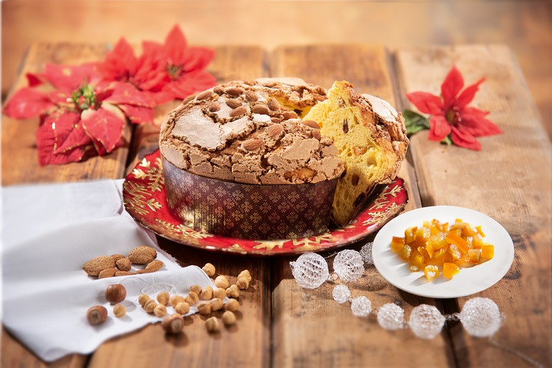 Le Gâteau Italien De Noël a Appelé Le Panettone Image stock - Image du  fête, gourmet: 35827305