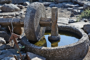 roue en pierre d'un ancien moulin à huile d'olive