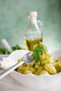 pesto gnocchi - gnocchi al pesto