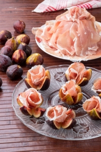 Fichi con roselline di culatello