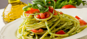 spaghetti_pesto_tomate_basicilic_plat_fotolia